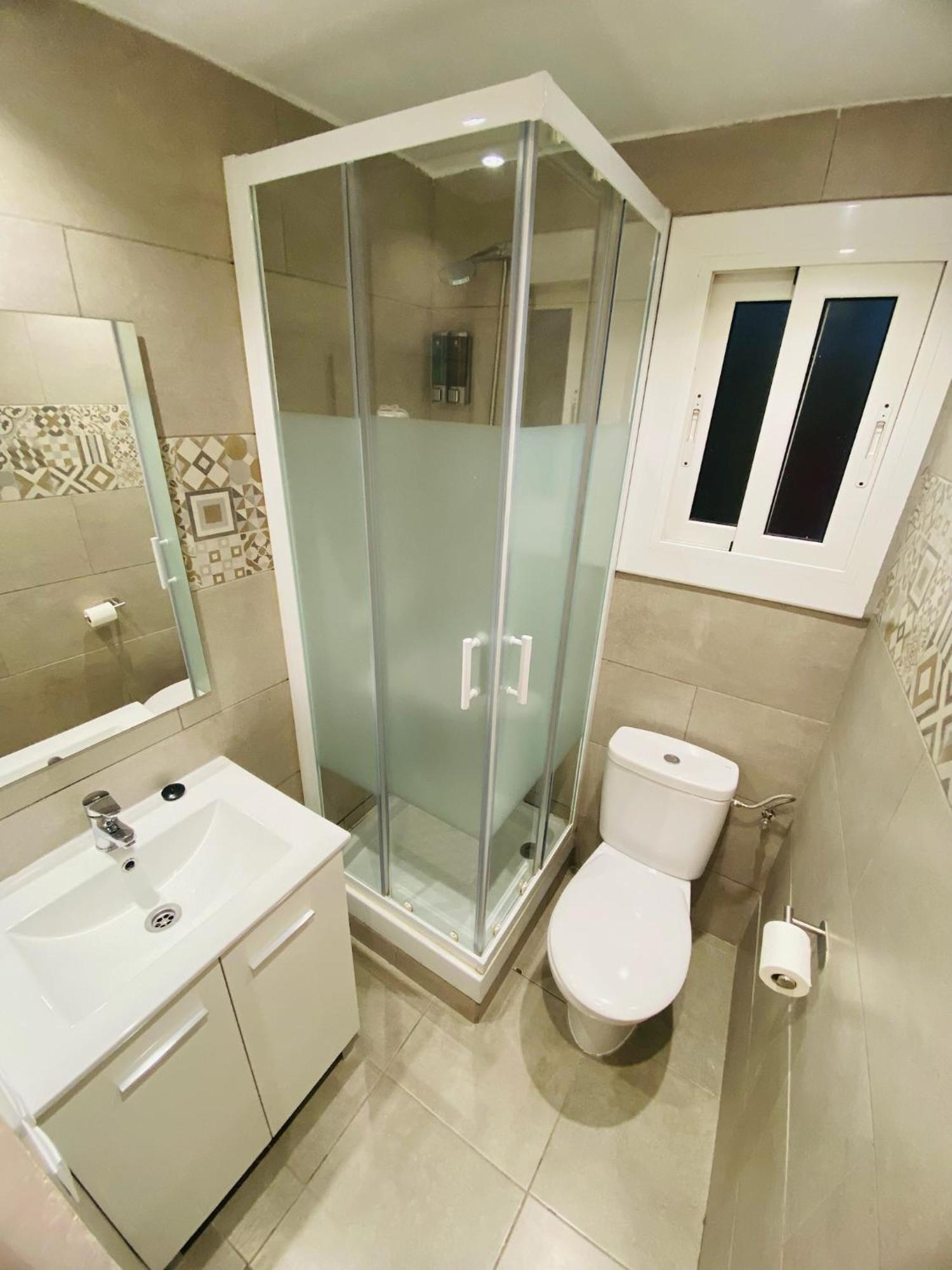 Apartamentos Con Bano Privado Frente Al Metro L5 Barcelona-Hospitalet L'Hospitalet de Llobregat Exteriér fotografie