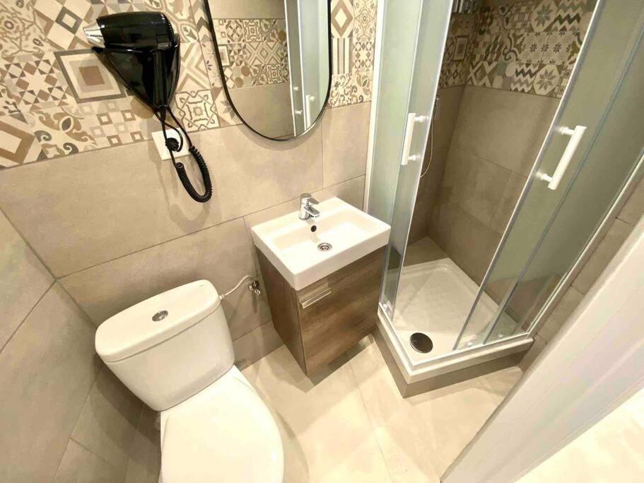 Apartamentos Con Bano Privado Frente Al Metro L5 Barcelona-Hospitalet L'Hospitalet de Llobregat Exteriér fotografie